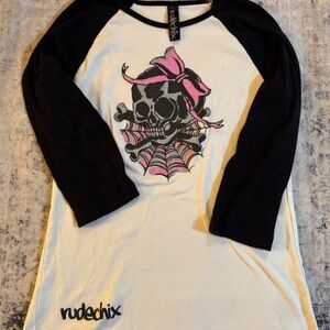 Women's Black and Cream Skull 2000 Vintage Long Sleeve Tee